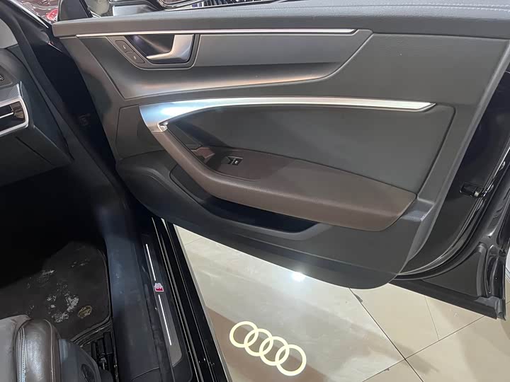 Фото 12 - Audi A7L