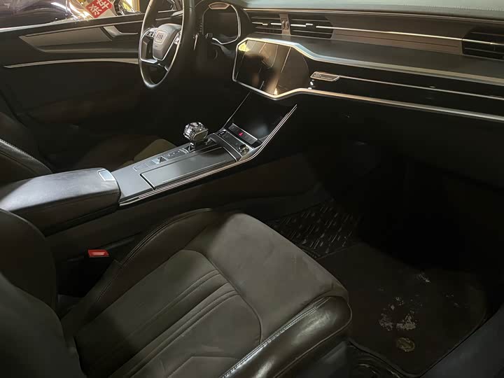 Фото 13 - Audi A7L