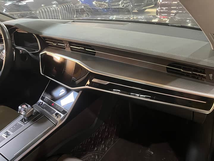 Фото 14 - Audi A7L