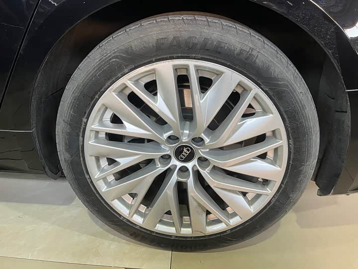 Фото 15 - Audi A7L