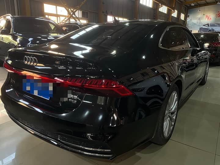 Фото 16 - Audi A7L