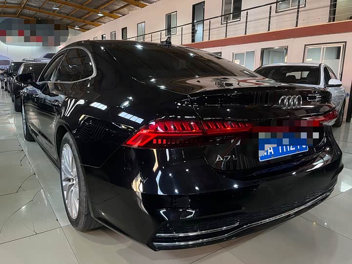 Фото 18 - Audi A7L