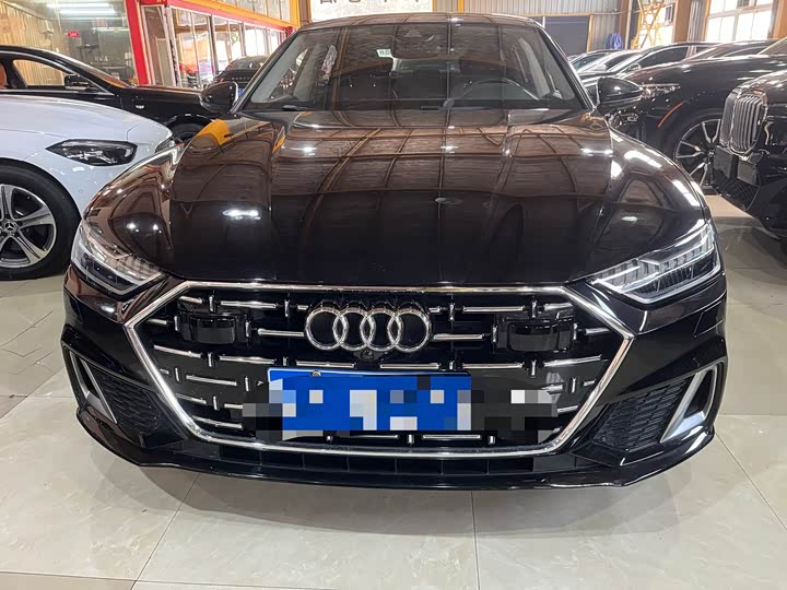 Фото 2 - Audi A7L