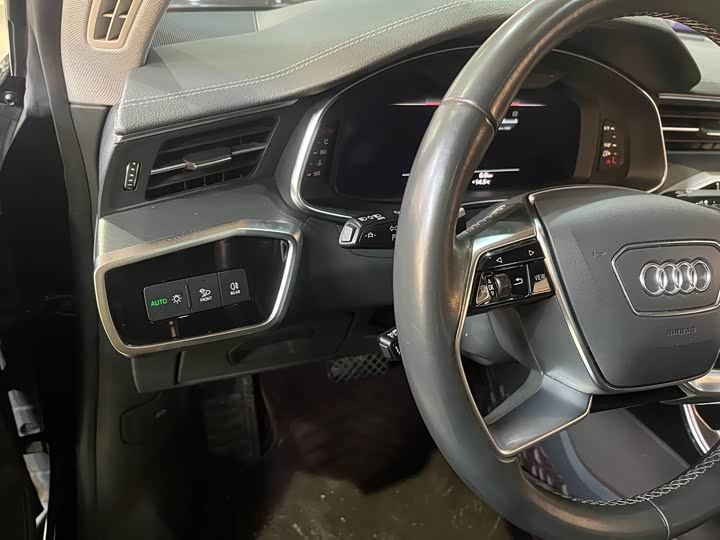 Фото 4 - Audi A7L