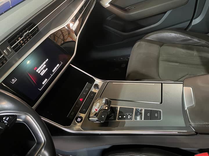 Фото 6 - Audi A7L