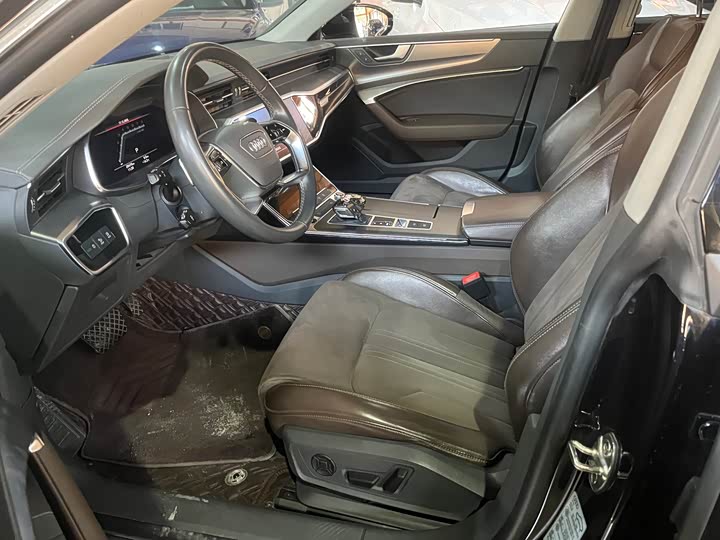 Фото 7 - Audi A7L