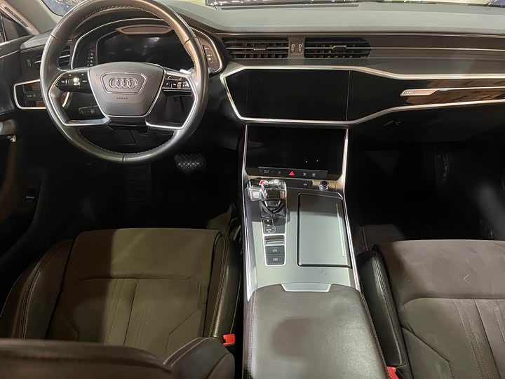 Фото 9 - Audi A7L