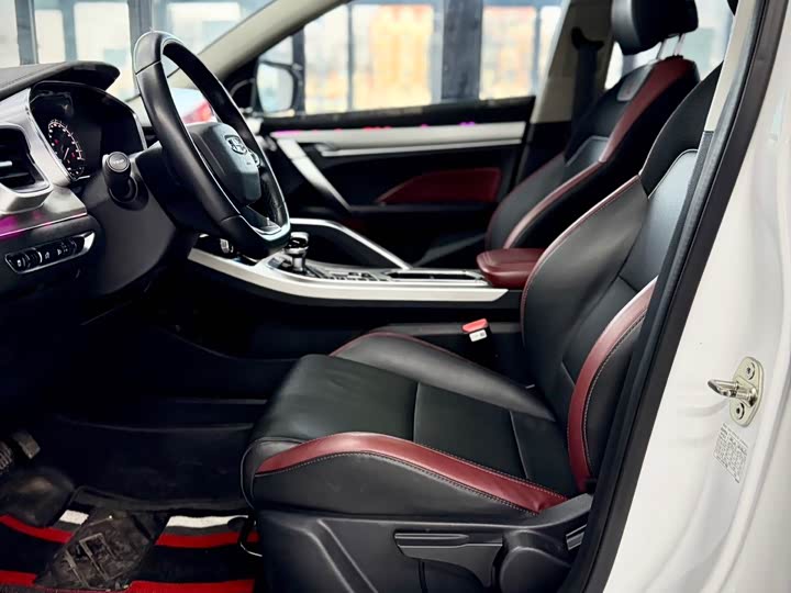 Фото 10 - Geely Coolray