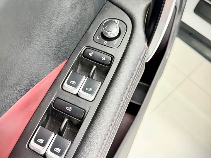 Фото 11 - Geely Coolray