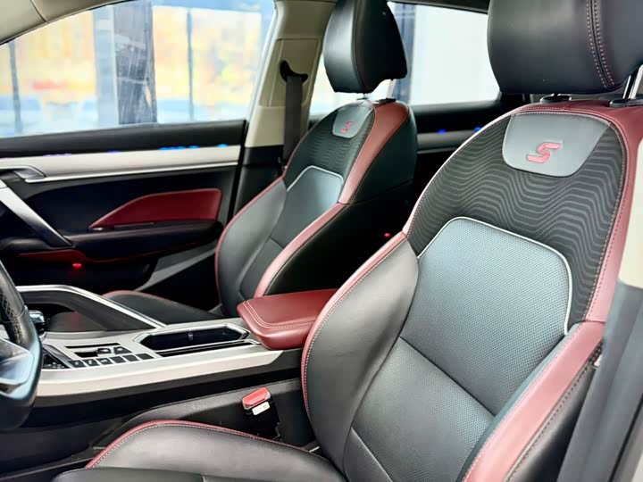 Фото 12 - Geely Coolray