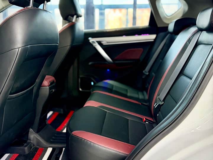 Фото 16 - Geely Coolray