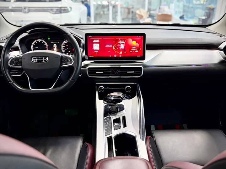 Фото 17 - Geely Coolray