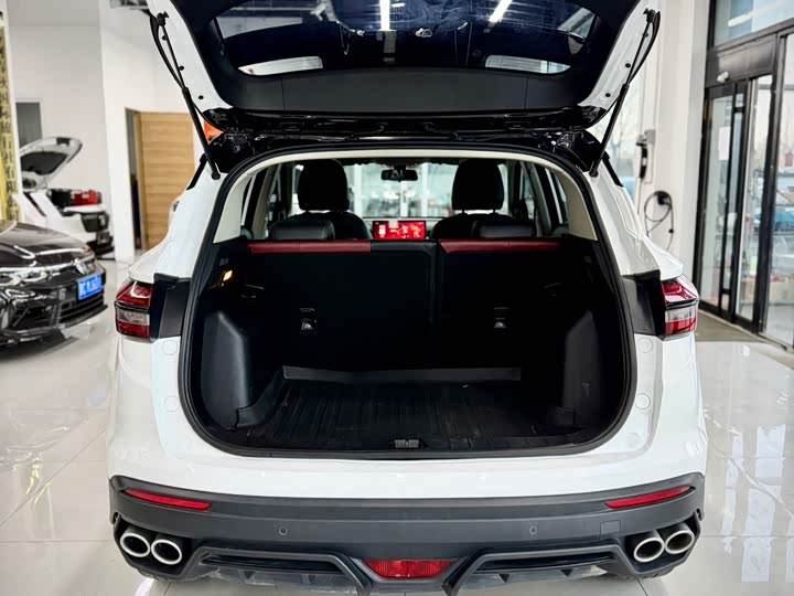 Фото 18 - Geely Coolray