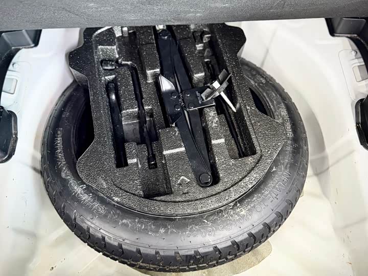 Фото 19 - Geely Coolray