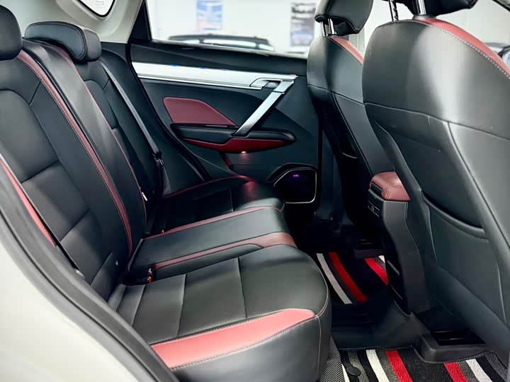 Фото 20 - Geely Coolray