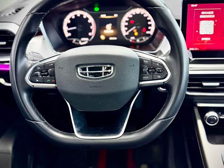 Фото 21 - Geely Coolray