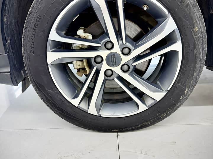 Фото 9 - Geely Coolray