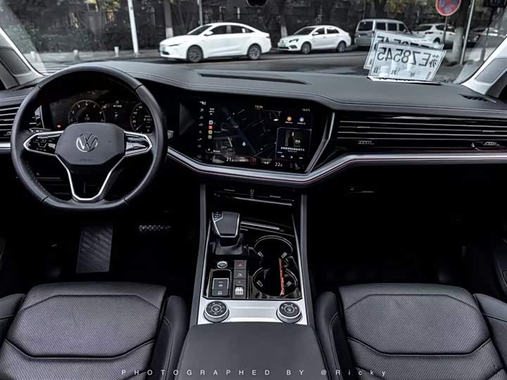 Фото 3 - Volkswagen Touareg