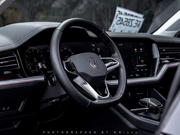 Фото 4 - Volkswagen Touareg