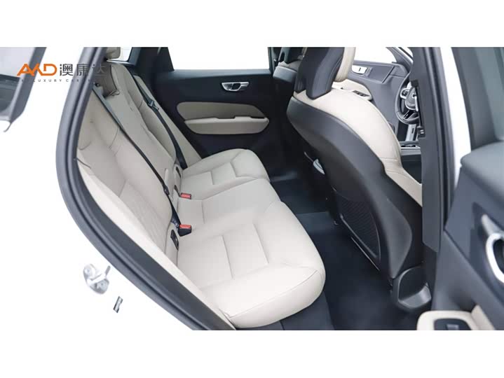 Фото 8 - Volvo XC60