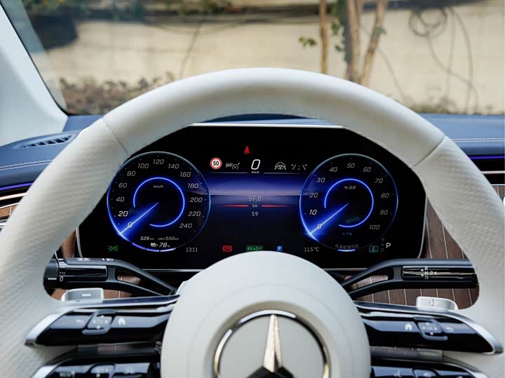 Фото 10 - Mercedes-Benz EQE