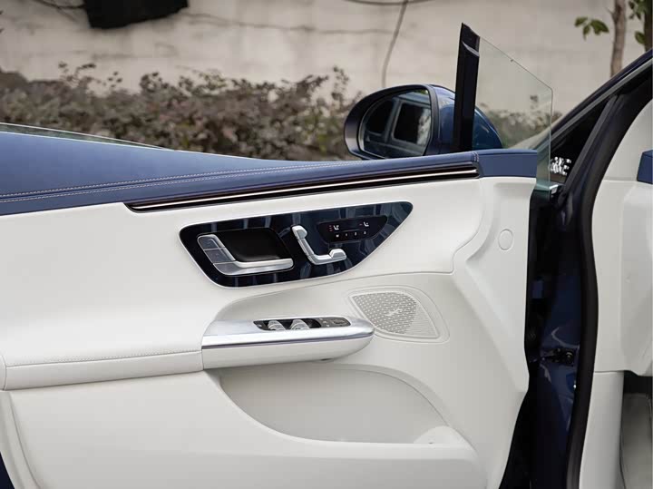 Фото 14 - Mercedes-Benz EQE