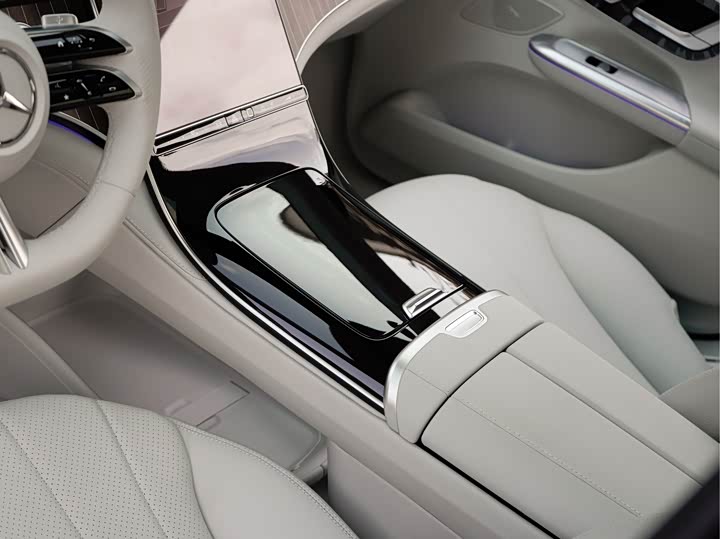 Фото 16 - Mercedes-Benz EQE