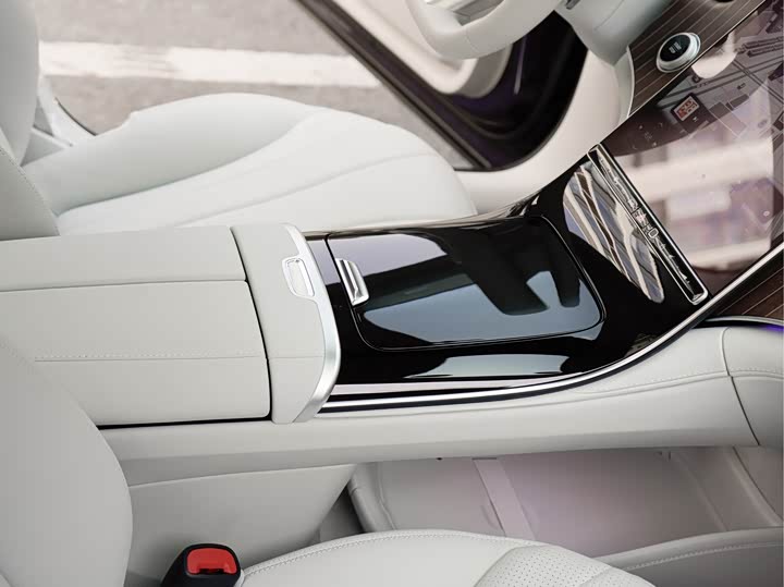 Фото 17 - Mercedes-Benz EQE