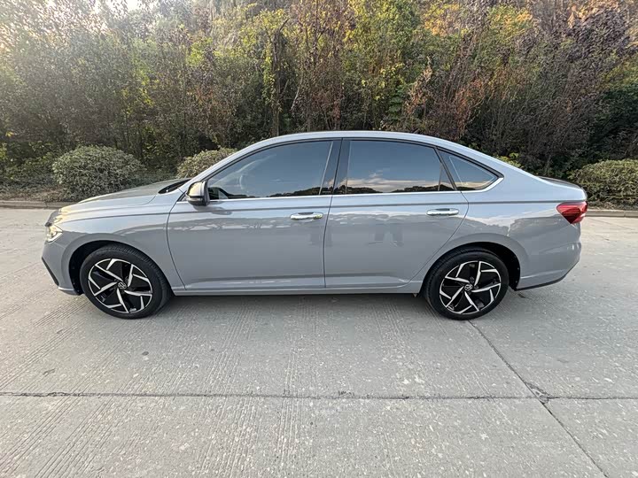 Фото 10 - Volkswagen Lavida