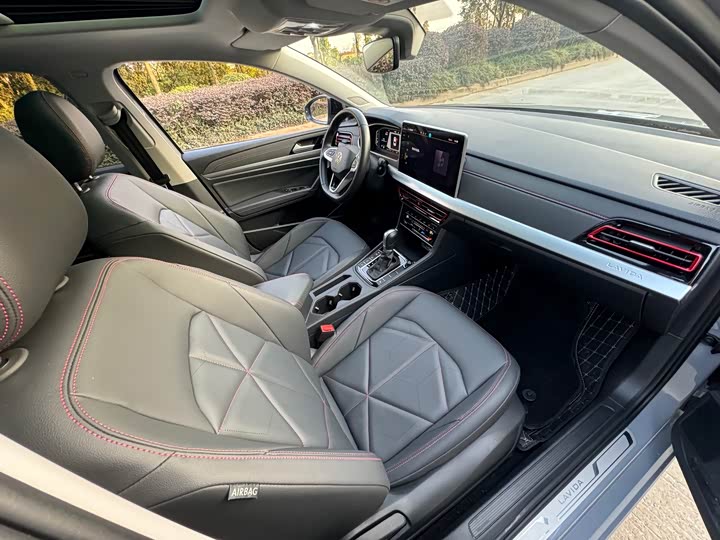 Фото 8 - Volkswagen Lavida