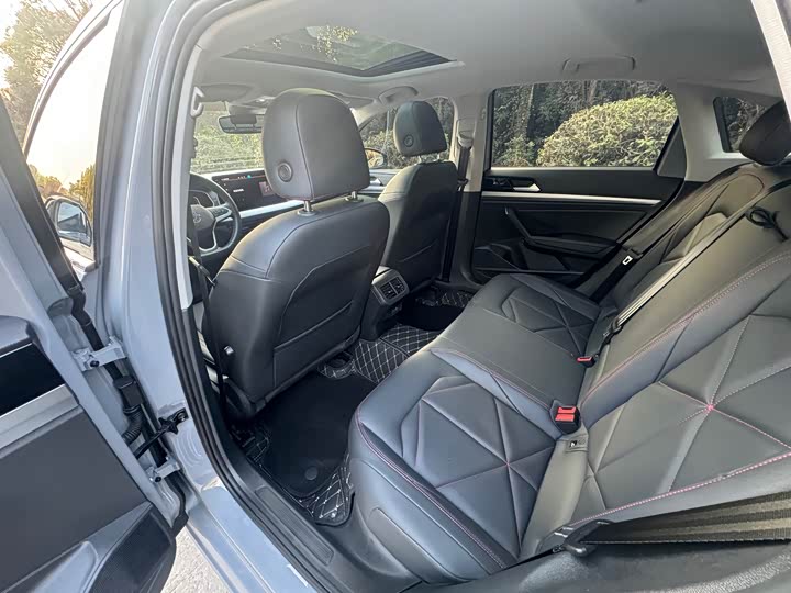 Фото 9 - Volkswagen Lavida