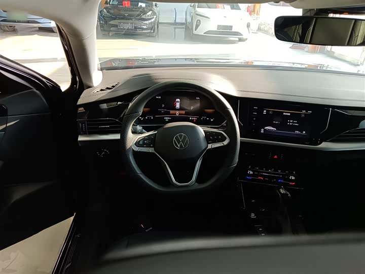 Фото 11 - Volkswagen Passat