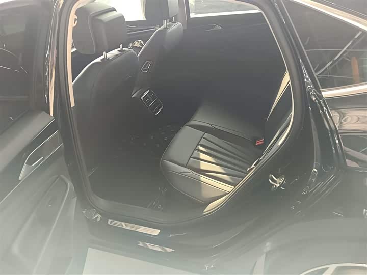 Фото 17 - Volkswagen Passat