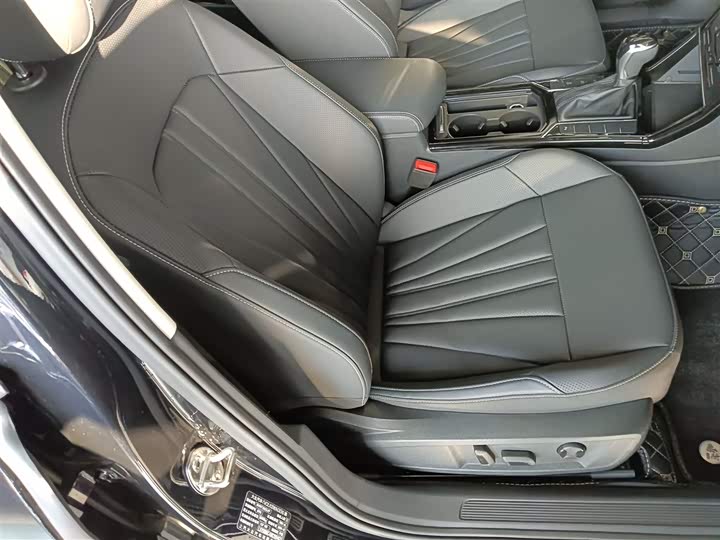 Фото 25 - Volkswagen Passat