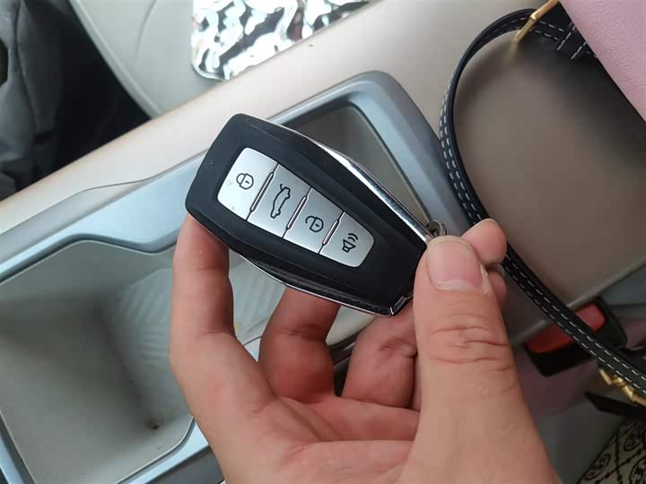 Фото 12 - Geely Geometry E Firefly