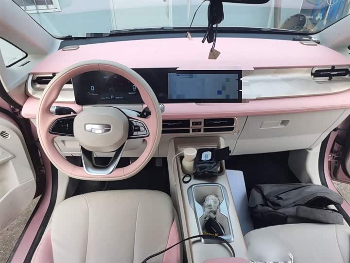 Фото 13 - Geely Geometry E Firefly