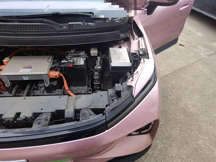 Фото 22 - Geely Geometry E Firefly