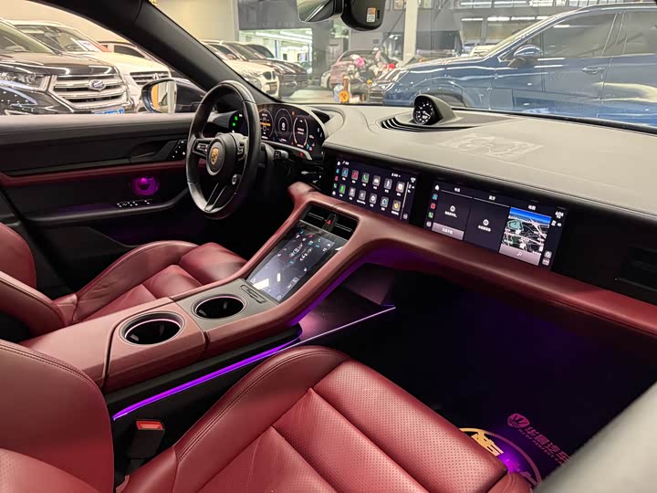 Фото 12 - Porsche Taycan