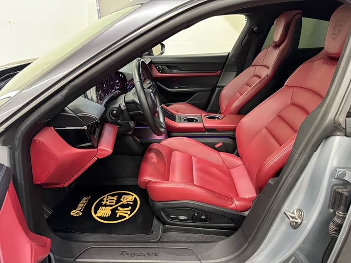 Фото 13 - Porsche Taycan
