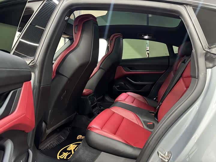 Фото 15 - Porsche Taycan