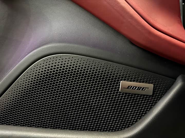 Фото 17 - Porsche Taycan