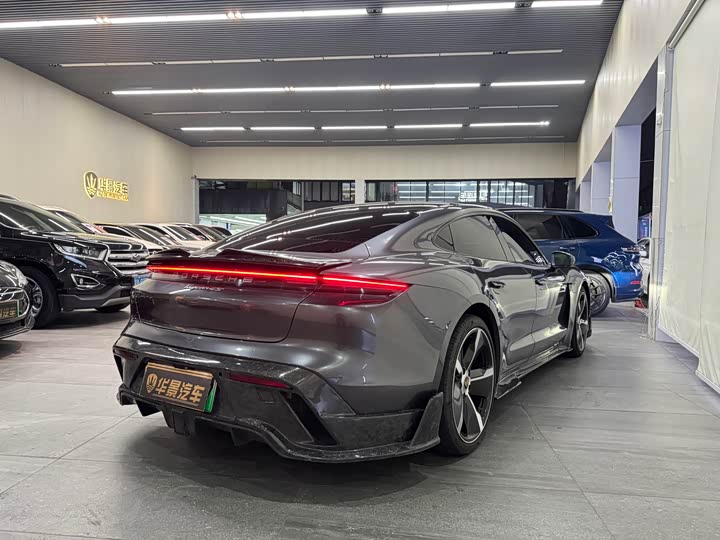 Фото 4 - Porsche Taycan