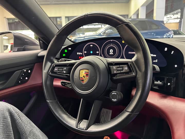 Фото 8 - Porsche Taycan