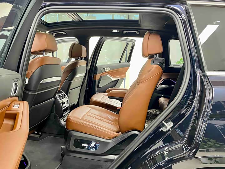 Фото 15 - BMW X7