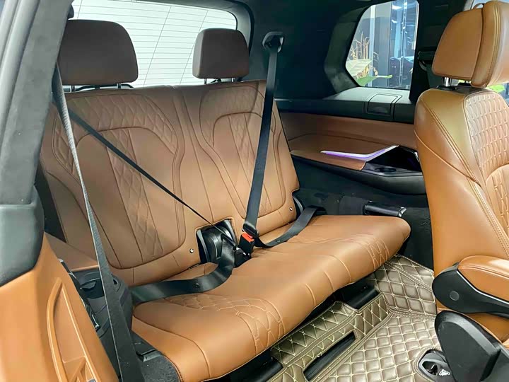 Фото 16 - BMW X7