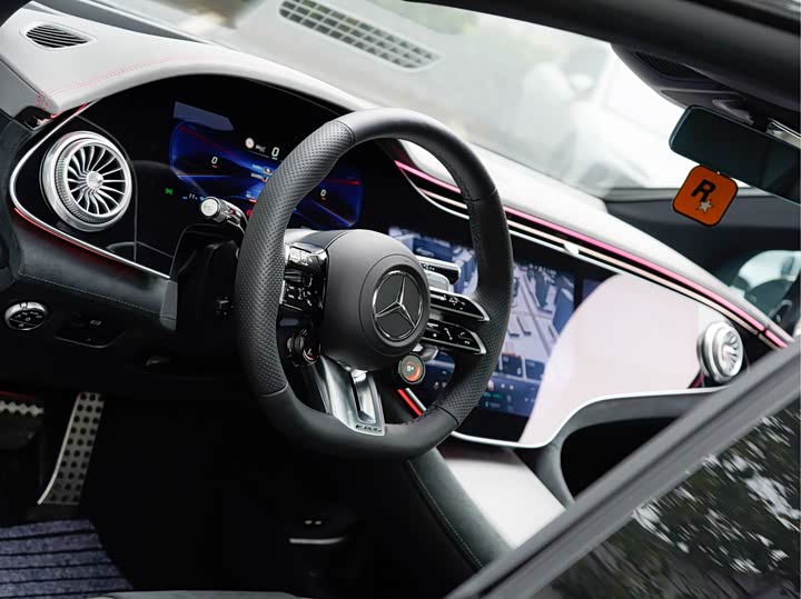 Фото 11 - Mercedes-Benz EQE AMG