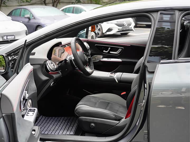 Фото 12 - Mercedes-Benz EQE AMG