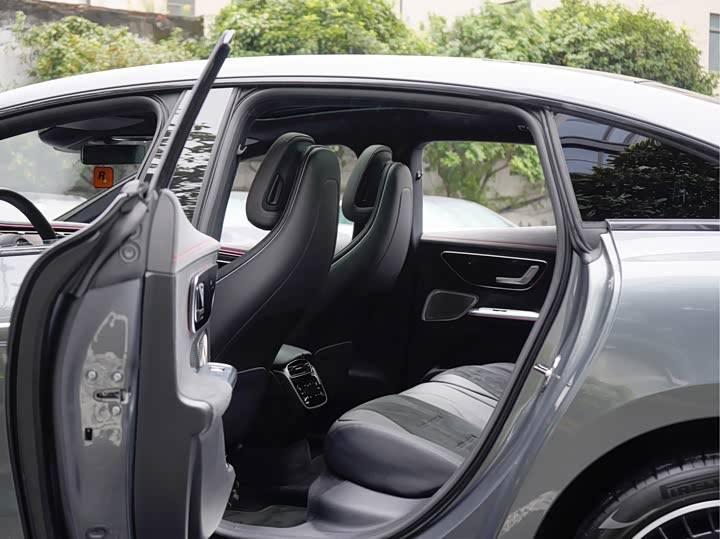 Фото 13 - Mercedes-Benz EQE AMG