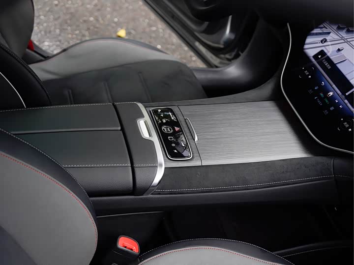 Фото 16 - Mercedes-Benz EQE AMG