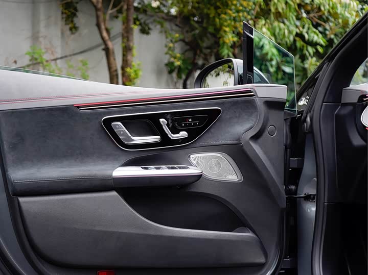 Фото 19 - Mercedes-Benz EQE AMG